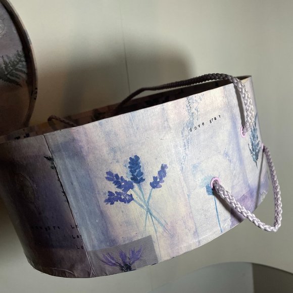 Hatbox Present Company Hatbox Round 12" Decorative Hatbox w/Cord Handle  EUC - Picture 6 of 8